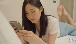 Xinh đẹp nhưng vẫn bị gã chồng địt nhau, người vợ buồn tình cho anh giao hàng nện luôn